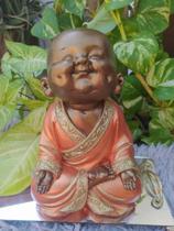 Buda Monge da Felicidade Sorridente Laranja Decoração Sala - Arte & Decoração