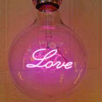 Bulbo led filamento 3w rosa com escrita love” Bulbo led filamento 3w rosa com escrita love”