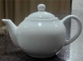 Bule chaleira 500 ml ml com tampa porcelana elegante