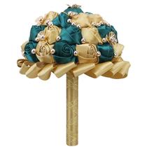 Buquê de casamento de noiva com rosas de cetim douradas e azul-petróleo com miçangas