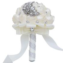 Buquê de casamento de noiva, rosas de cetim marfim com enfeite de cristal