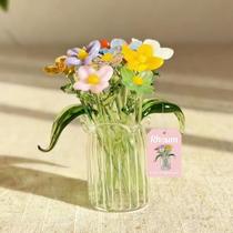 Buquê de flores de vidro em um pequeno vaso Rhaum feito à mão (10 unidades) Buquê de flores de vidro em um pequeno vaso Rhaum feito à mão (10 unidades)