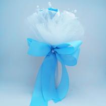 Buquê de Noiva Artesanal com Flores Azul e Branco e Laço Azul