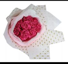 Buquê De Rosa artificial De Cetim Com 12 Botões De Rosa - Eli Presentes e decorações