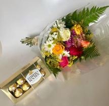 Buquê de Rosas Coloridas com Chocolate