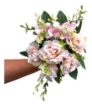Buquê De Rosas E Flores Com Folhagens Artific Creme