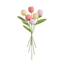 Buquê de tulipas com fios de malha de crochê feitos à mão Buquê de tulipas com fios de malha de crochê feitos à mão