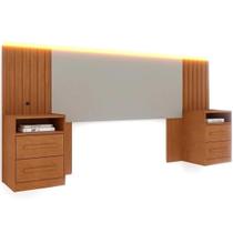 Cabeceira Barcelona Casal Queen Ripado com Led e 2 Mesas de Cabeceira Tcil Cor Cinamomo Off White Cabeceira Barcelona Casal Queen Ripado com Led e 2 Mesas de Cabeceira Tcil Cor Cinamomo Off White