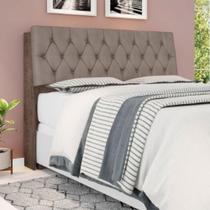 Cabeceira Box Queen Isis Chocolate com Capitonê Bege Escuro Cabeceira Box Queen Isis Chocolate com Capitonê Bege Escuro