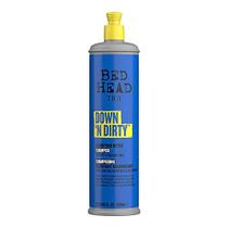 Cabeceira da cama por TIGI Down N' Dirty Clarifying Detox Shampoo para Limpeza 20.29 fl oz