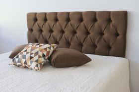 Cabeceira Estofada Com Fixação Na Parede 195x60cm Na Cor Marrom - Botões Na Mesma Cor Cabeceira Estofada Com Fixação Na Parede 195x60cm Na Cor Marrom - Botões Na Mesma Cor