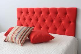 Cabeceira Estofada Tamanho Queen 160x50cm Vermelho Com Botões Na Mesma Cor do Tecido