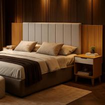 Cabeceira Helena Regulável de Madeira para Cama Box Casal e Queen com Detalhes Estofado e Criado Cabeceira Helena Regulável de Madeira para Cama Box Casal e Queen com Detalhes Estofado e Criado