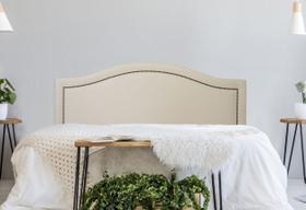 Cabeceira Queen Curva Luxo 160x60 Suede Off White - Tachas Fumê Cabeceira Queen Curva Luxo 160x60 Suede Off White - Tachas Fumê