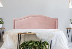 Cabeceira Queen Curva Luxo 160x60 Veludo Rosê - Tachas Prata Cabeceira Queen Curva Luxo 160x60 Veludo Rosê - Tachas Prata