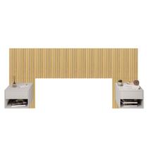 Cabeceira Ripado MDF Adesiva com 2 Mesas de Cabeceira Suspensa Sofia 1 Gaveta e Nicho Cama Casal Queen e King LH Móveis