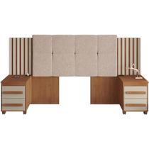 Cabeceira Suíça Extensível com Tomada e 2 Mesas de Apoio Ripado Estofado Rv Móveis Cor Cinamomo Off White Cabeceira Suíça Extensível com Tomada e 2 Mesas de Apoio Ripado Estofado Rv Móveis Cor Cinamomo Off White