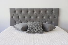 Cabeceiras Estofada Casal 1.40m Painel Cor Cinza Claro botoes cristais