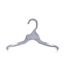 Cabide para blusa infantil em plástico tam 30,5 cm 1018 kit Ioplast Cabide para blusa infantil em plástico tam 30,5 cm 1018 kit Ioplast