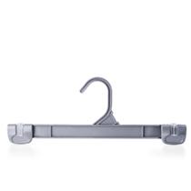 Cabide para saia/calça adulto c/clips de plástico tam. 35 cm roupas plus kit Ioplast Cabide para saia/calça adulto c/clips de plástico tam. 35 cm roupas plus kit Ioplast