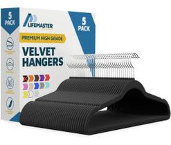 Cabides de veludo para roupas Lifemaster, pacote com 5, pretos pesados Cabides de veludo para roupas Lifemaster, pacote com 5, pretos pesados