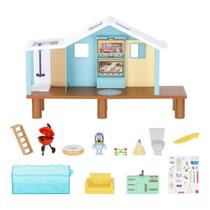 Cabine de Praia Bluey com Boneco e 10 Peças - Playset