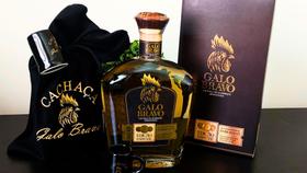 Cachaça amburana 750 ml,magnate, saco de veludo, canequinha porcelana 40 ml, e cx presente