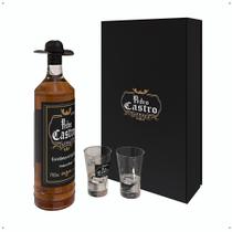 Cachaça Envelhecida Em Barril Carvalho Americano Original Pedro Castro 700ml Presente Premium 2 Copos Dose - Lojas RPM