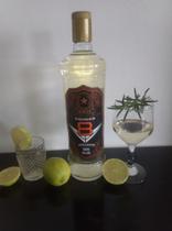 Cachaça Premium artesanal, duas madeiras carvalho e canela, 900ml