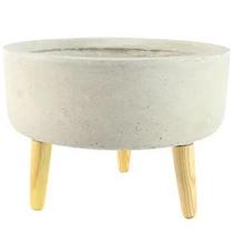 Cachepot com pe de madeira ruth em cimento sand g