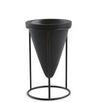 Cachepot preto em cimento com suporte em metal p