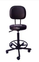 Cadeira caixa alta mocho secretaria com L duplo e aro com base em aço com rodízio corano preta