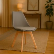 Cadeira De Jantar Empório Tiffany Saarinen Base Wood Com Assento Estofado Em Couro Fácil Montagem Cinza Cadeira De Jantar Empório Tiffany Saarinen Base Wood Com Assento Estofado Em Couro Fácil Montagem Cinza