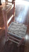 Cadeira de madeira e palha sintética