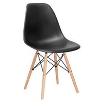 Cadeira Eiffel Charles Eames Preta com Base de Madeira, Elegância e Conforto Cadeira Eiffel Charles Eames Preta com Base de Madeira, Elegância e Conforto