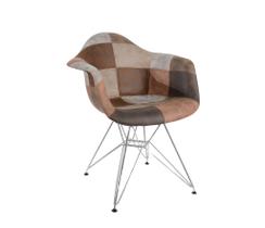 Cadeira Eiffel Com Braços - Base Metal Cromada - Assento Patchwork Caramelo Cadeira Eiffel Com Braços - Base Metal Cromada - Assento Patchwork Caramelo