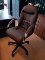 Cadeira Giratória Escritório Day Presidente Marrom Relax Base Preta c/ Rodizio (100% Nacional)