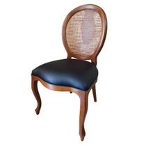 Cadeira Medalhão em Madeira Maciça com Estofado Preto e Encosto em Palha Sextavada Cadeira Medalhão em Madeira Maciça com Estofado Preto e Encosto em Palha Sextavada