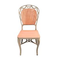 Cadeira para Mesa de Jantar Alumínio Fundido e Madeira Modelo Aracruz Cadeira para Mesa de Jantar Alumínio Fundido e Madeira Modelo Aracruz