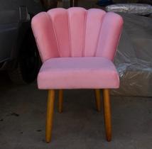 Cadeira Pétala da Biarthurshop tecido veludo com Rosa