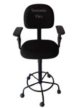 Cadeira secretaria caixa alta - braço com regulagem de altura com base de ferro com rodízio pra balcão recepção - tecido preta