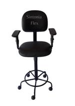 Cadeira secretaria caixa alta -com braço com base de ferro com regulagem de altura com rodízio pra balcão recepção mercado- corano preto - Sintonia Flex