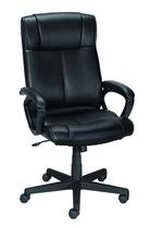 Cadeira STAPLES Turcotte Luxura High Back Executive Preta Cadeira STAPLES Turcotte Luxura High Back Executive Preta