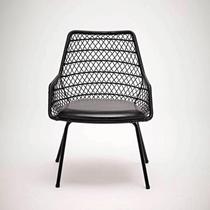 Cadeira Trama Base Aço Carbono Preto Fosco com Braço e Encosto Junco Sintético Preto e Assento Estofado em material ecológico e Tecido Várias Cores - Art