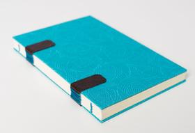 Caderno Artesanal com costura exposta 20,5x14cm. 192pág. SKTbookref.22926CQO.
