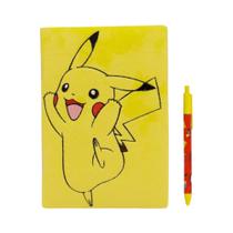 Caderno Capa Peluciada com Caneta Pokemon Estampa Pikachu Zona Criativa - 10073808