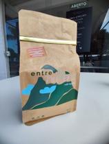 Café Especial Entre Nuvens 250g Kaká Damasco Fresco 88,5 pontos Café Especial Entre Nuvens 250g Kaká Damasco Fresco 88,5 pontos