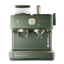 Cafeteira Espresso Electrolux Verde Moedor Integrado Linha 100 Anos Celebre Rituais - ECM95 Cafeteira Espresso Electrolux Verde Moedor Integrado Linha 100 Anos Celebre Rituais - ECM95