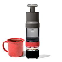 Cafeteira OXO Outdoor Rapid Brewer com bolsa de viagem
