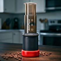 Cafeteira Portátil Aeropress Go Kit Viagem Com 100 Microfiltros O Melhor Café Onde Você Estiver Cafeteira Portátil Aeropress Go Kit Viagem Com 100 Microfiltros O Melhor Café Onde Você Estiver